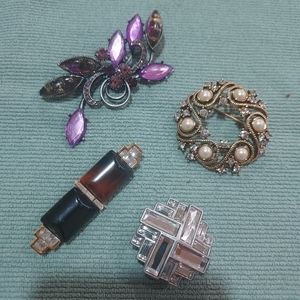 Pins/brooches..4 assorted